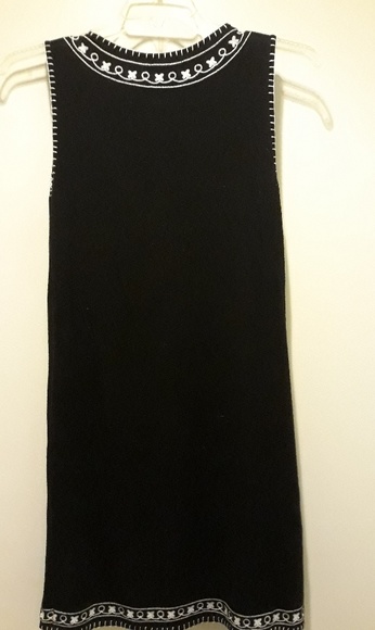 Black Sleeveless Dress - Picture 3 of 4